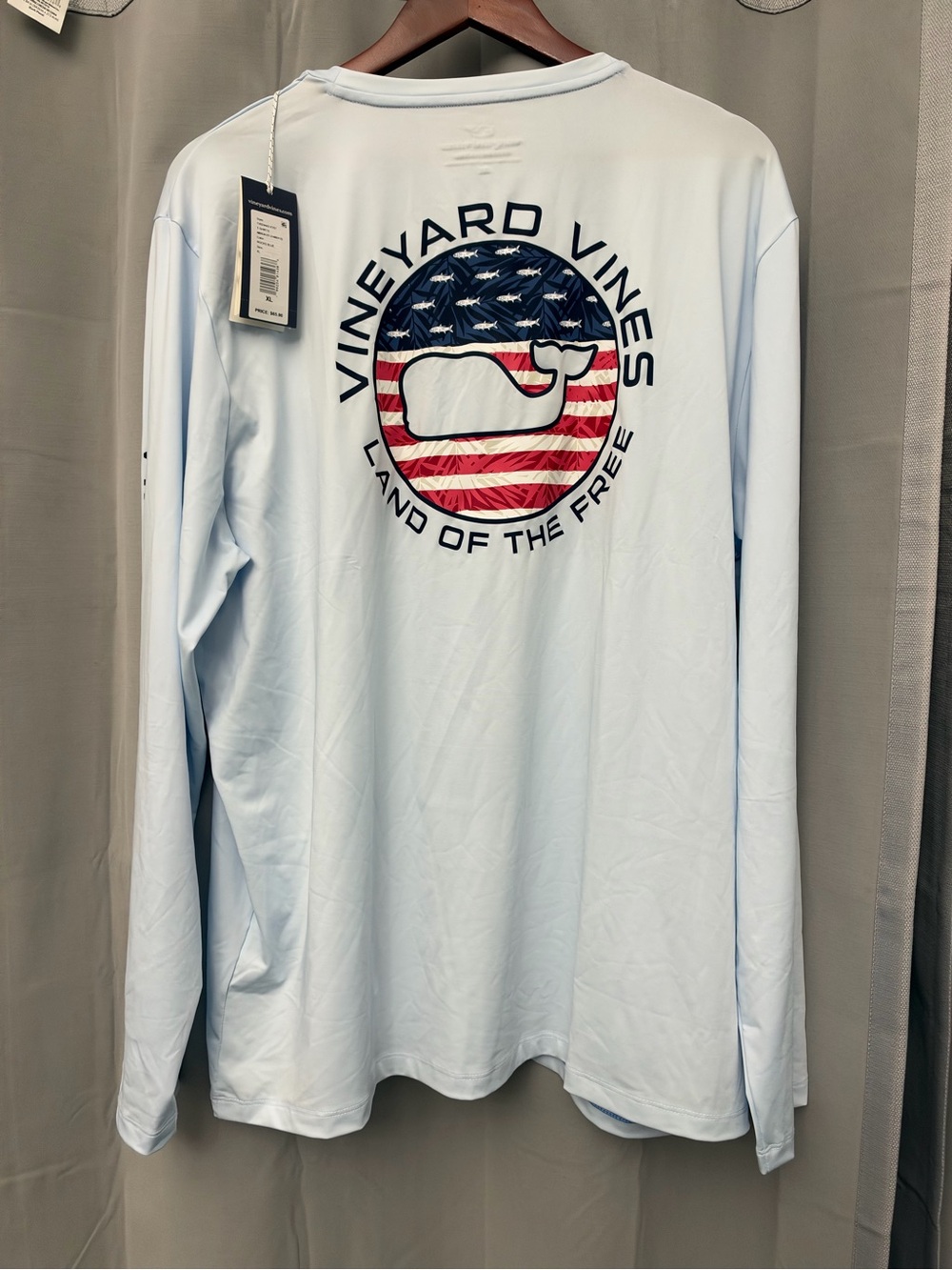 Vineyard Vines Men’s Light Blue Long-Sleeve 'Land of the Free' Graphic Tee - XL